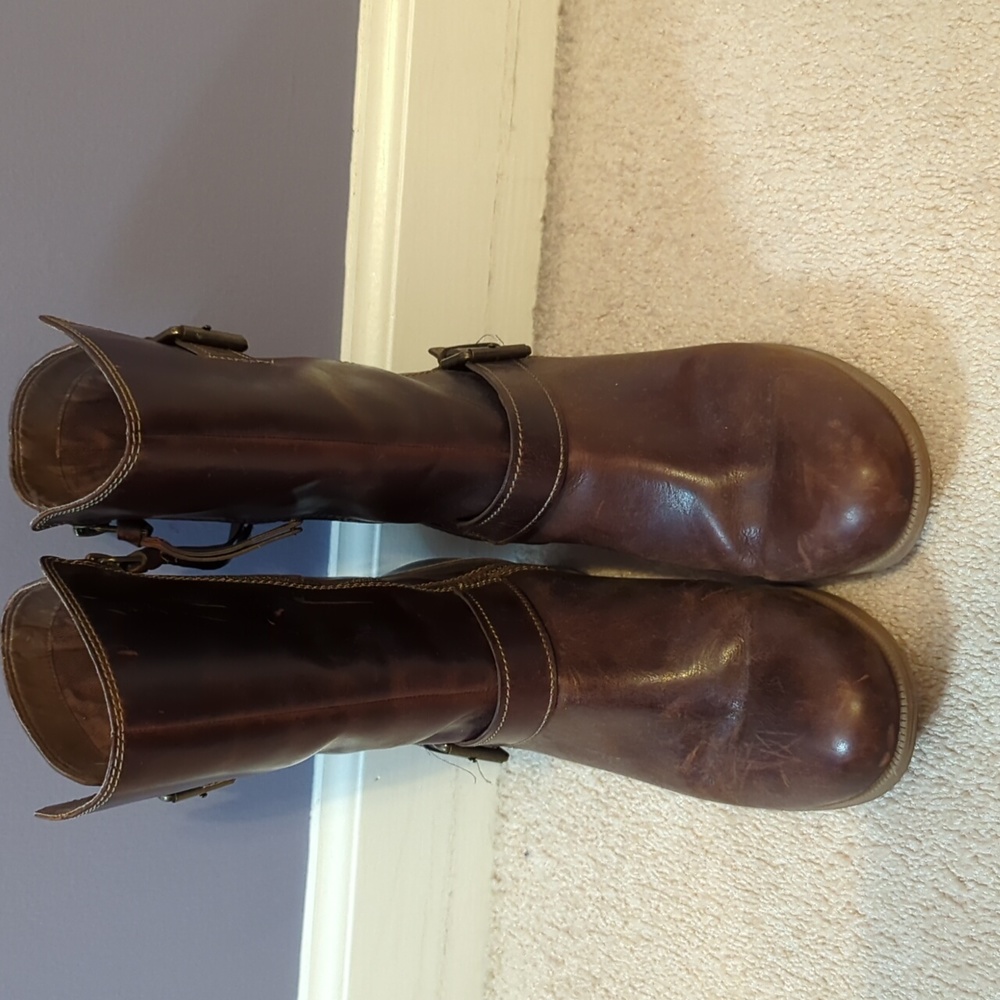 Clark's mid boot. Size 9 1/2.